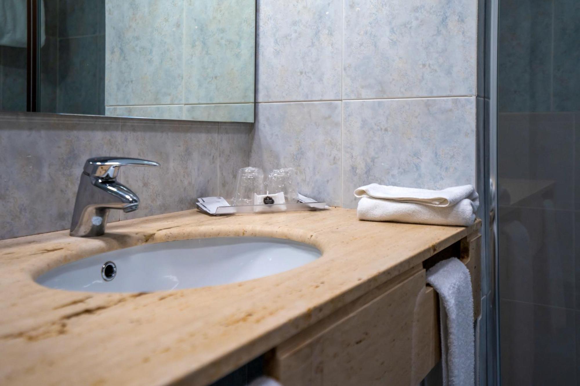 Hotel Bartos Almussafes Bagian luar foto