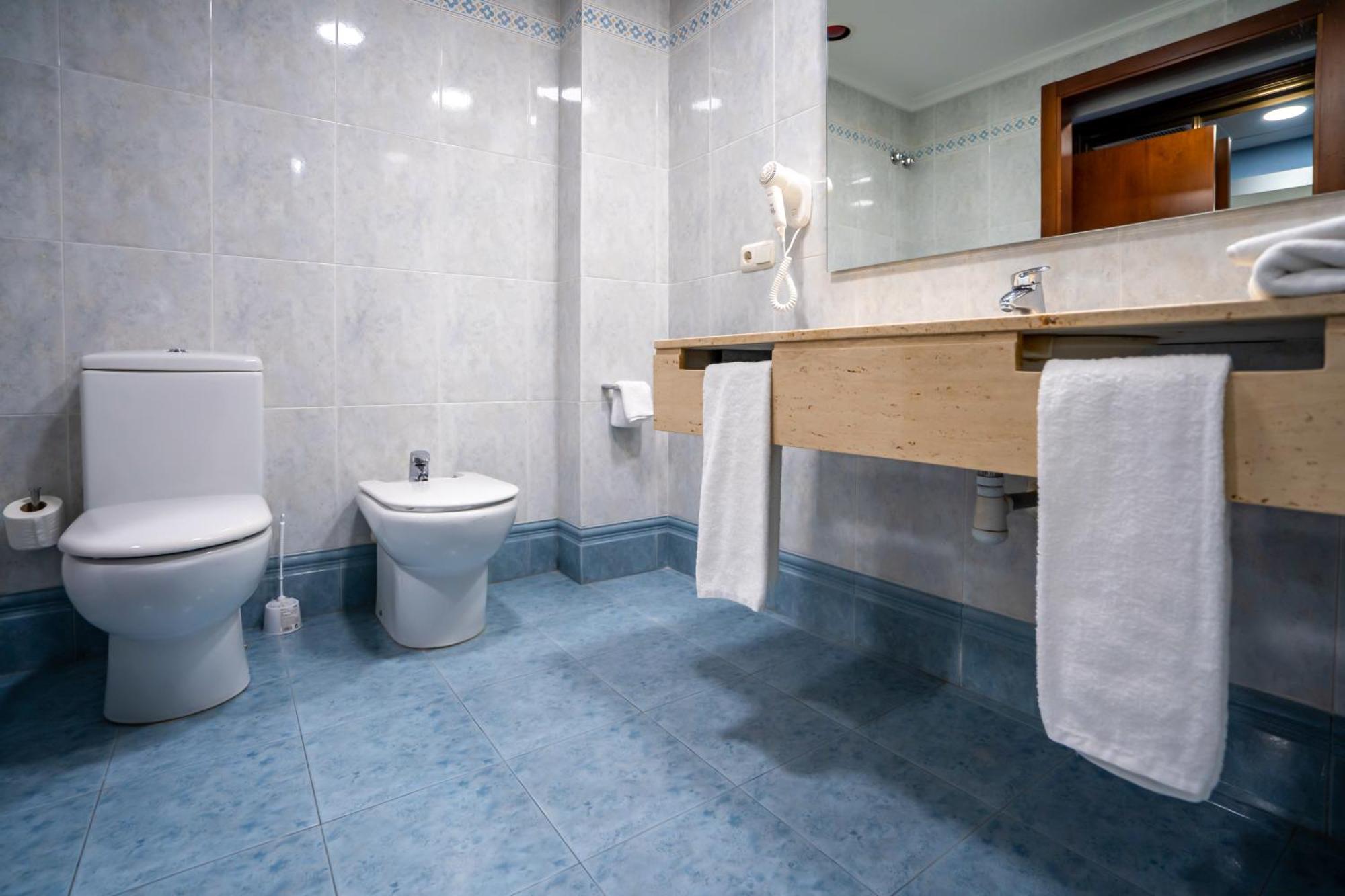 Hotel Bartos Almussafes Bagian luar foto