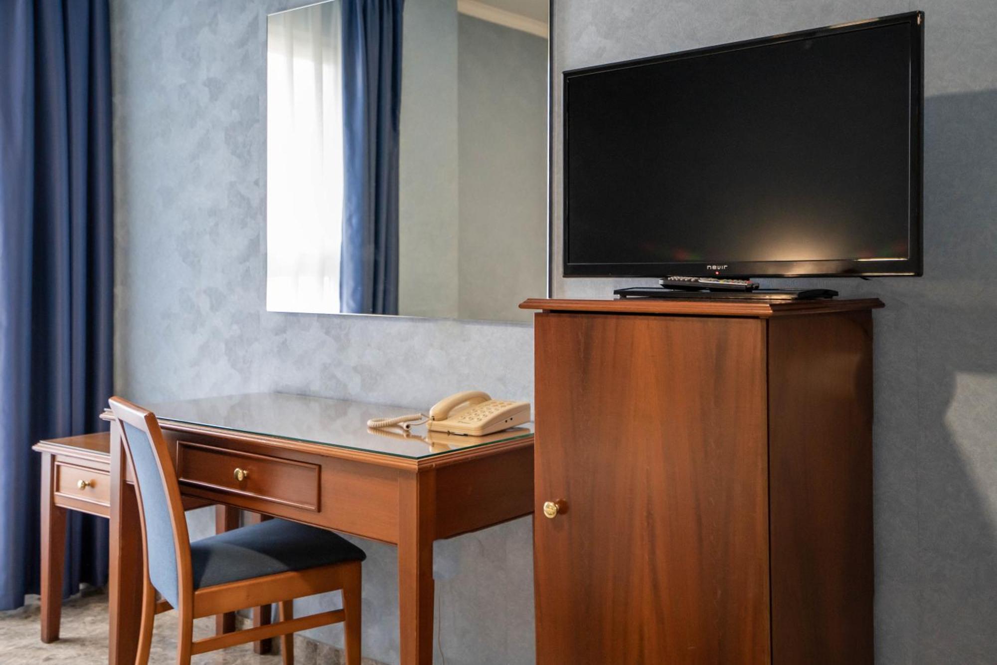 Hotel Bartos Almussafes Bagian luar foto
