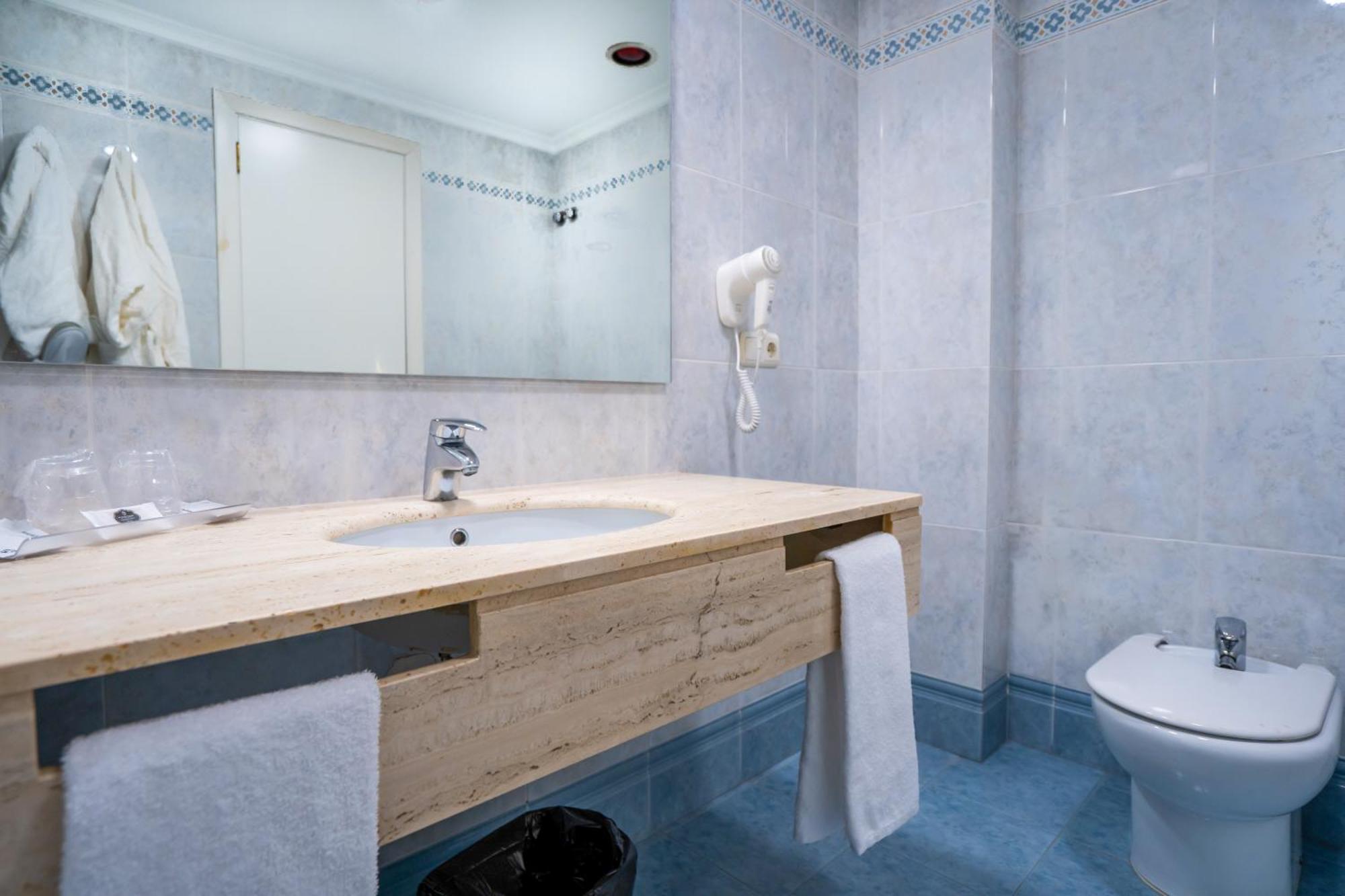 Hotel Bartos Almussafes Bagian luar foto