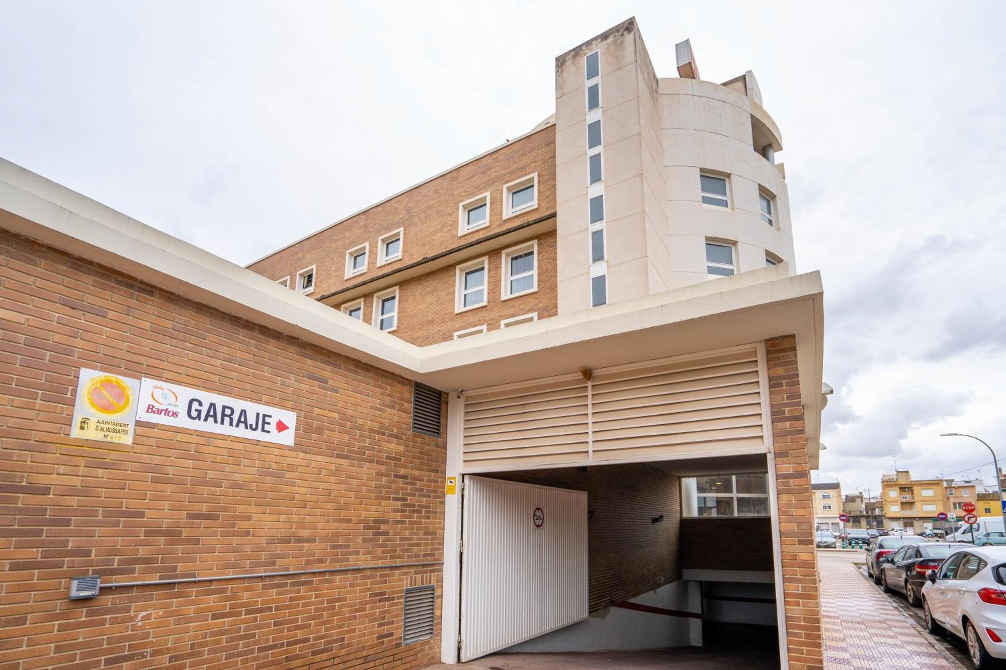 Hotel Bartos Almussafes Bagian luar foto